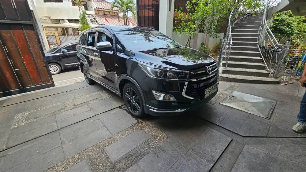 Dijual Toyota Innova Venturer 2.0 Bensin AT 2020, Captain seat