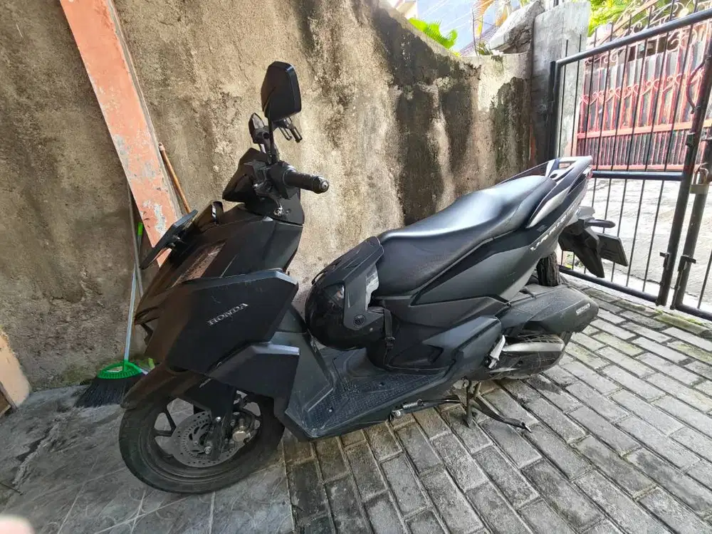 Dijual cepat Sepeda Motor Honda Vario ABS 160 Hitam