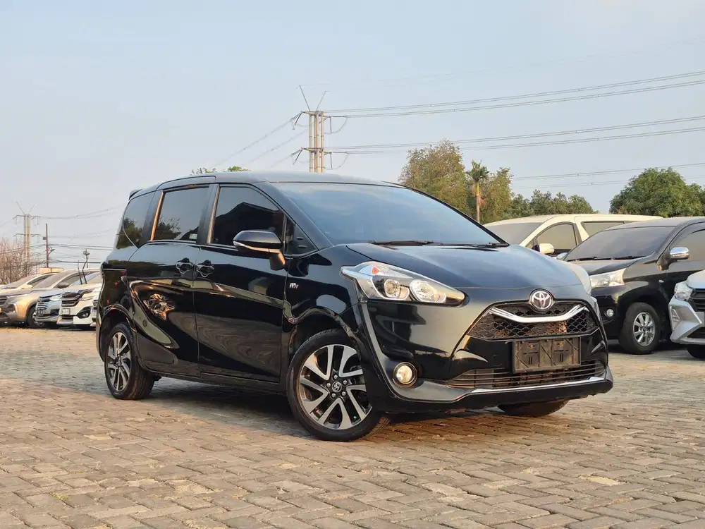 Toyota Sienta v 1.5 At 2019 ( Istimewa )