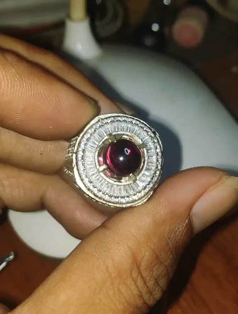 Natural garnet umbalite