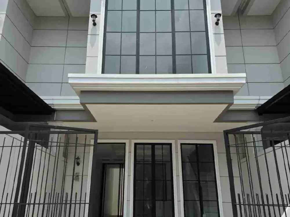 Rumah 2 lantai di Casa Varya Jakarta Barat