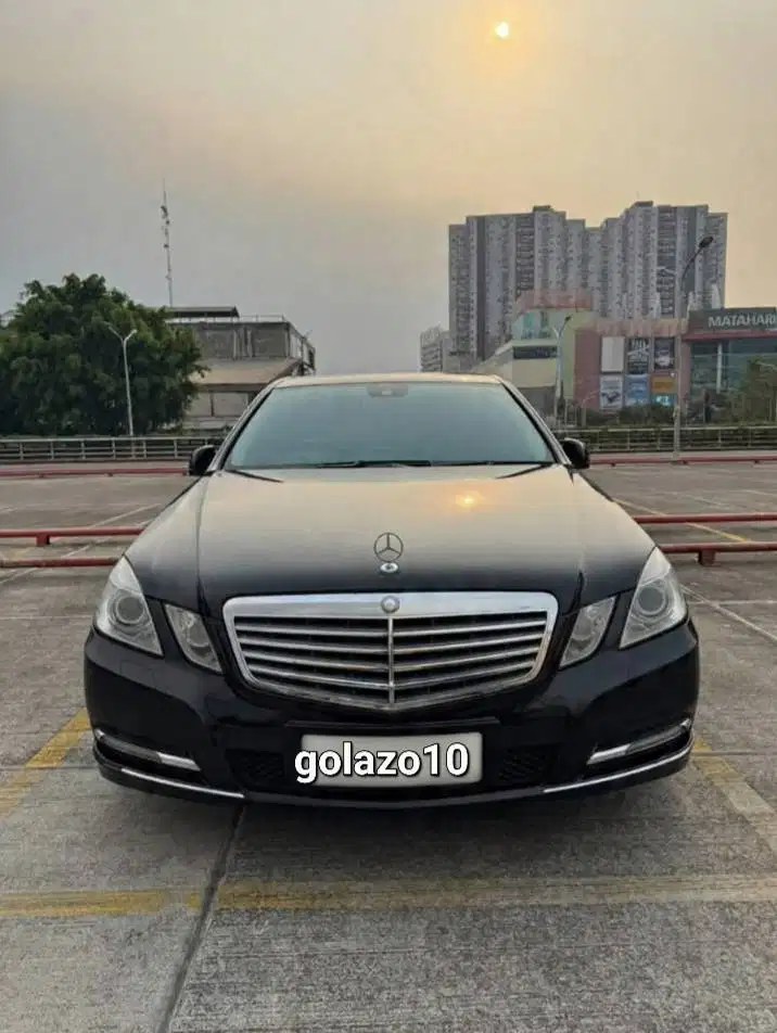 Mobil Mercedes-Benz Mercy Mercedes Benz E300 Elegance 2010 Sedan Car