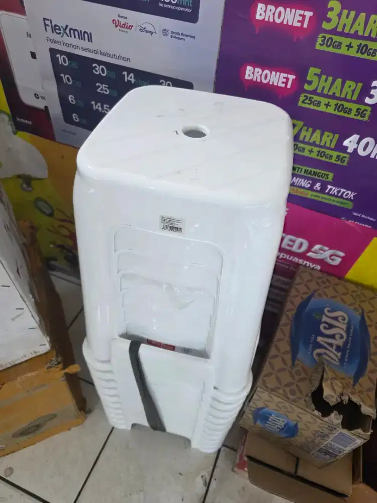 KURSI JUALAN BAGUS DAN BARU BELUM DIPAKAI 10pcs
