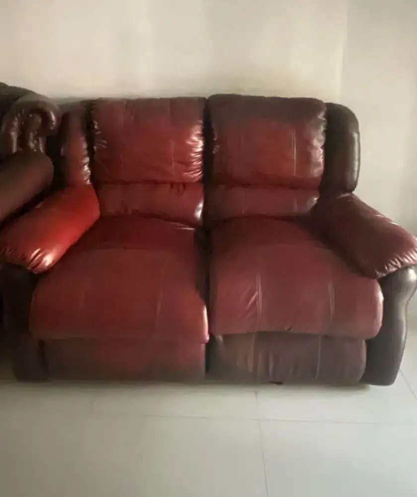 Dijual Set Sofa Kulit Maroon 3+2 Seater