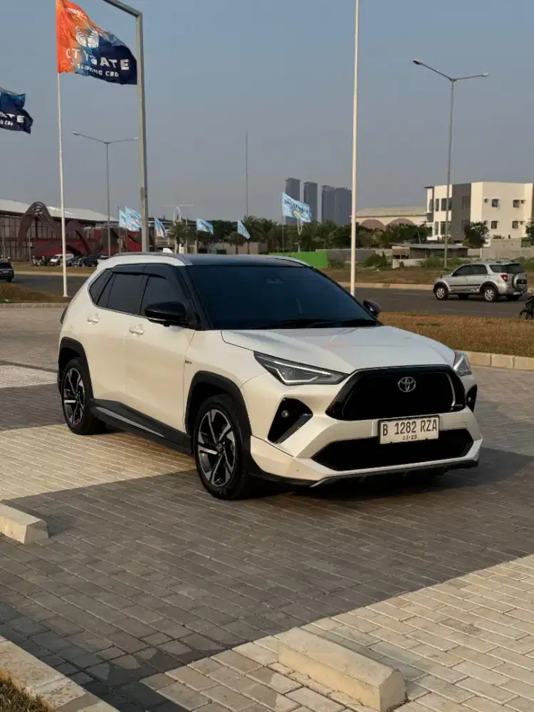 TOYOTA YARIS CROSS GR HYBRID TSS 2023 PUTIH A/T KM 26RB