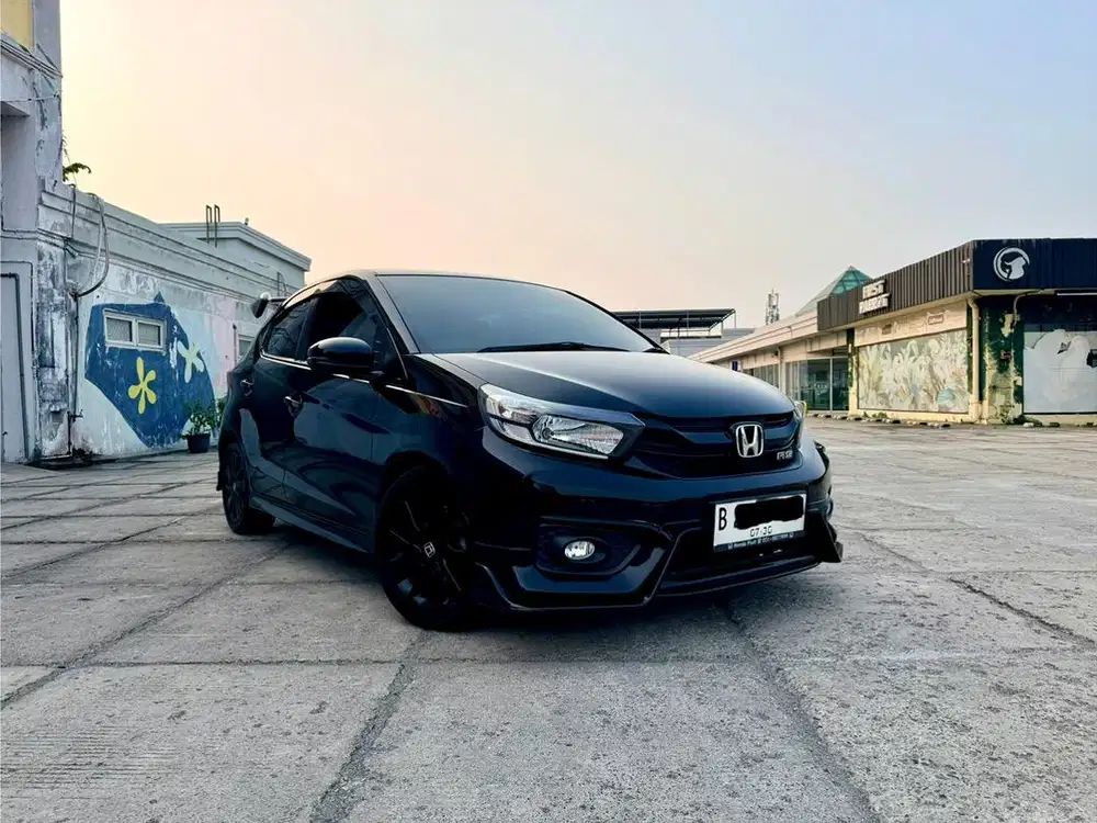 Honda Brio RS Urbanite 2022 AT Hitam KM Rendah Servis Record Resmi