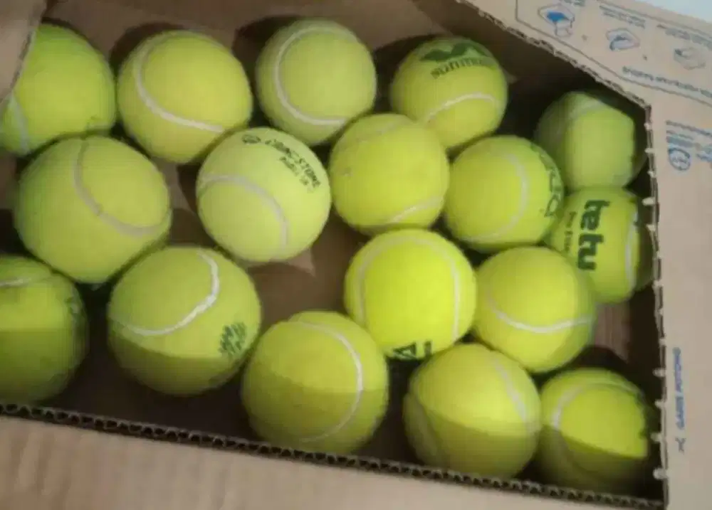 BOLA PADEL SECOND MERK CAMPUR KONDISI KEKERASANNYA 80% - 95%