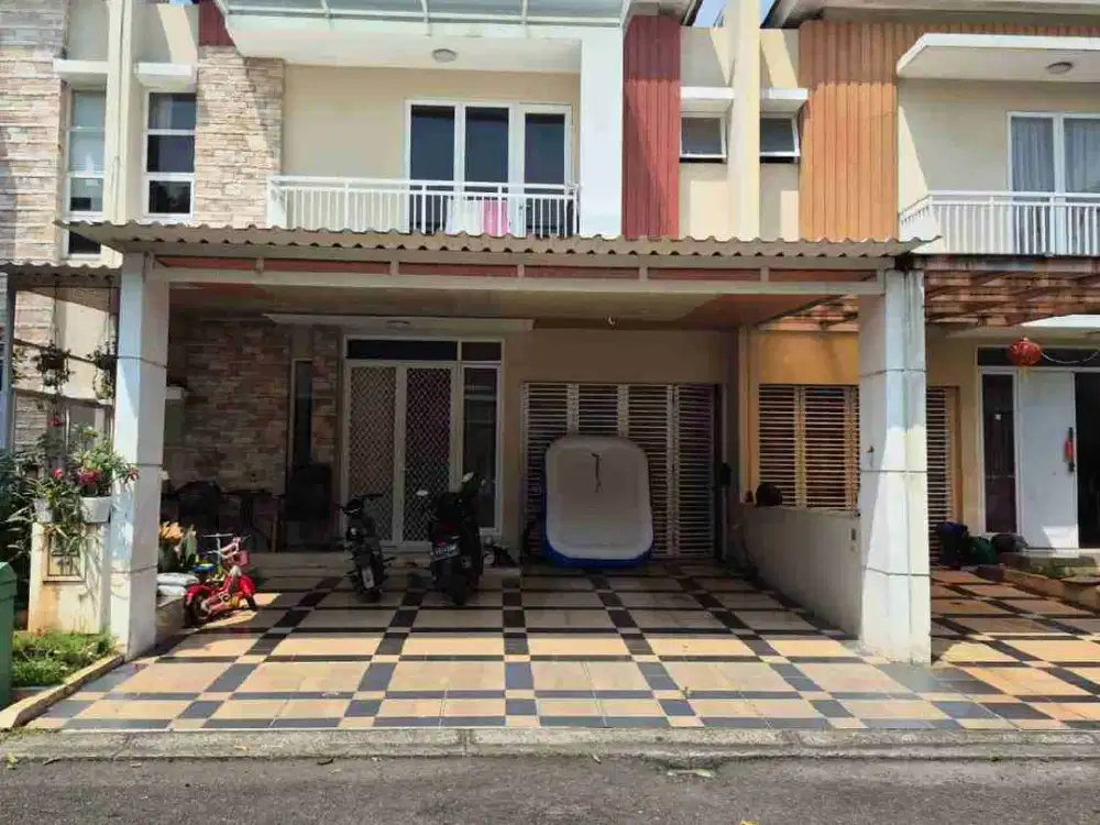 Rumah second 2,5 lantai di Summarecon Bekasi