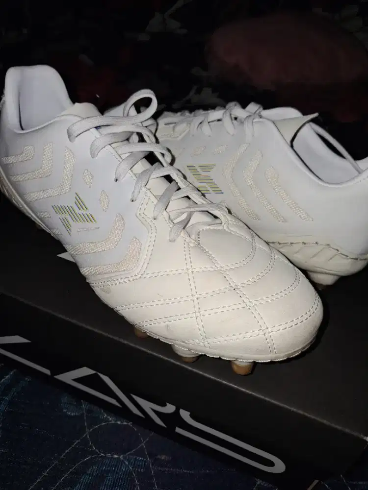 sepatu merek Zars - Sepatu Bola Evo Infinity V2 FG White Original