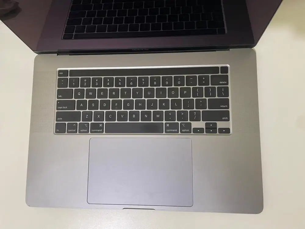 Macbook Pro 2019 16 inch Core i7 dual Graphic SSD 500Gb Second Murah
