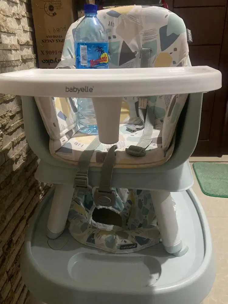 Kursi meja makan bayi