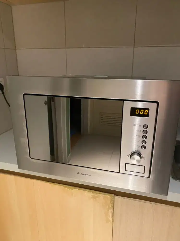Microwave oven built-in. Merk Ariston. Second like new