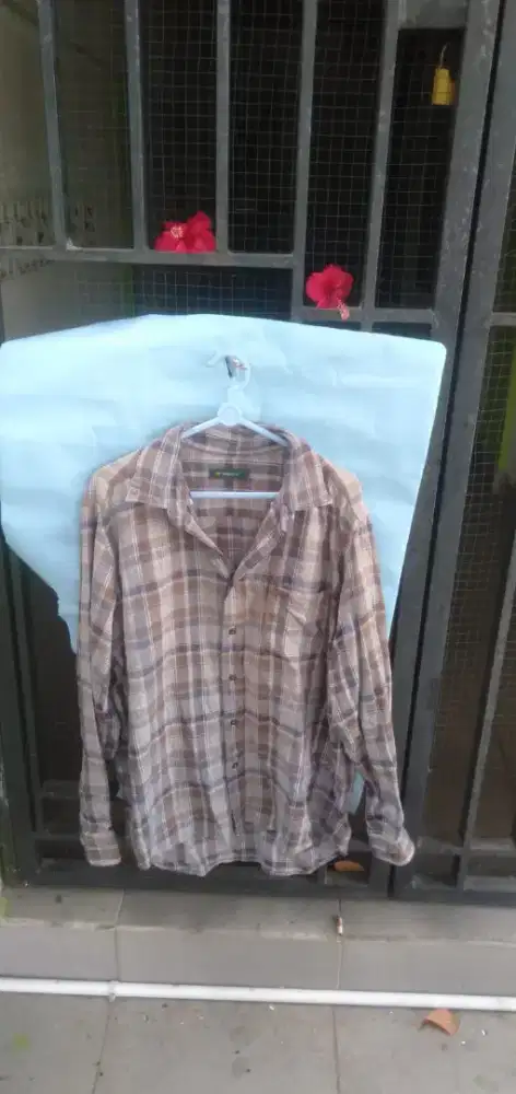 Yg minat di jual baju kemeja ber merek murah aja