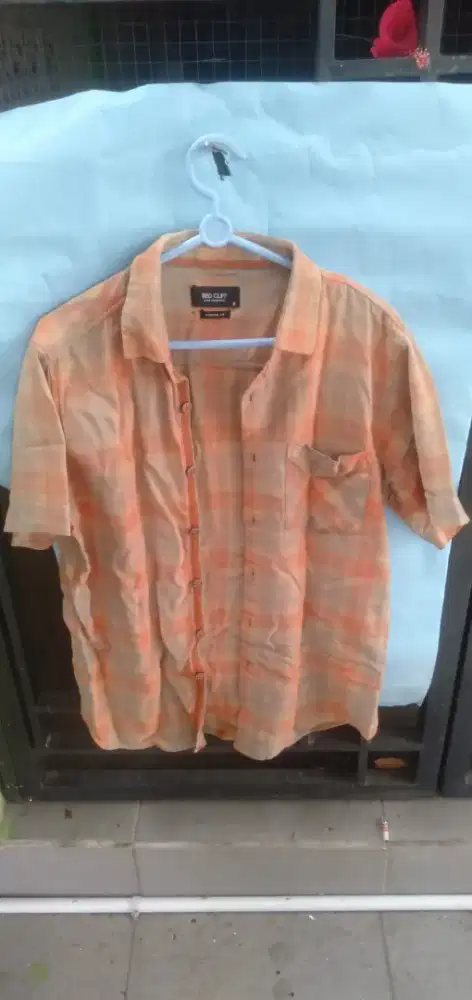 Model kotak2 warna orange baju kemeja murah aja