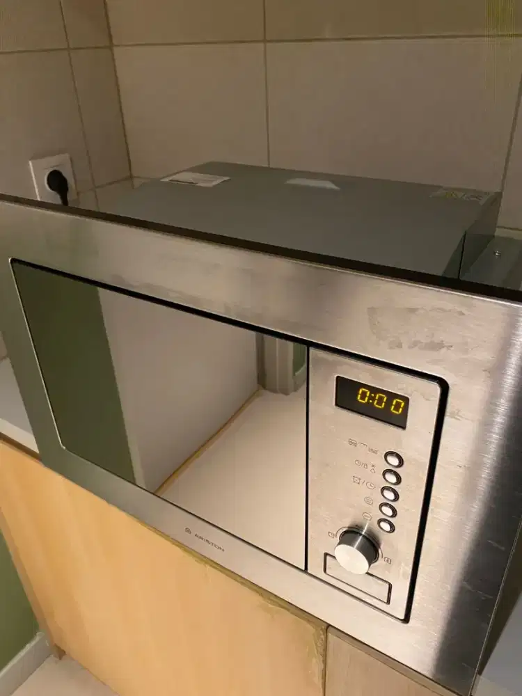 Microwave Oven Built-in. Merk Ariston. Second like new.