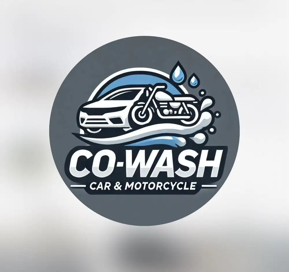 Karyawan cuci steam mobil motor
