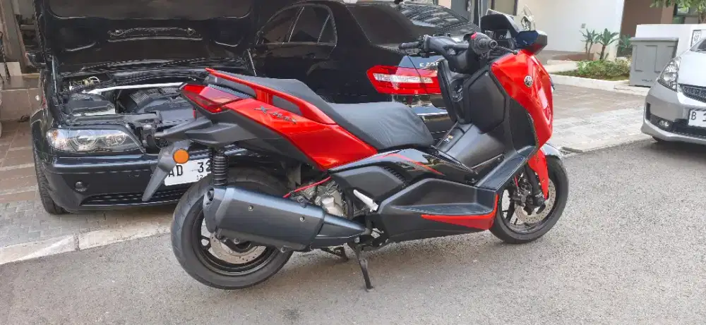 Yamaha X-Max 250 connected 2025 red candy