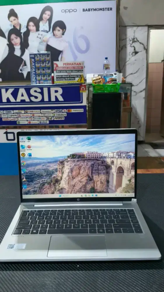 dijual cepat laptop bergaransi
