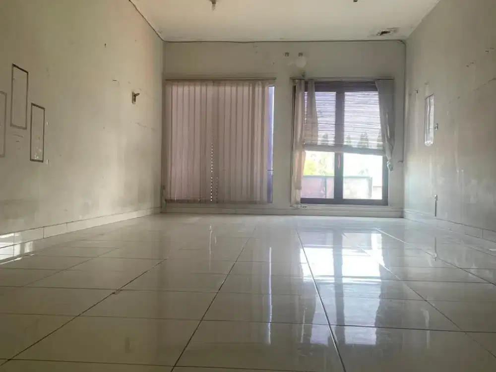 Ruko 3 Lantai Terawat Siap Pakai Strategis di Mainroad Batununggal