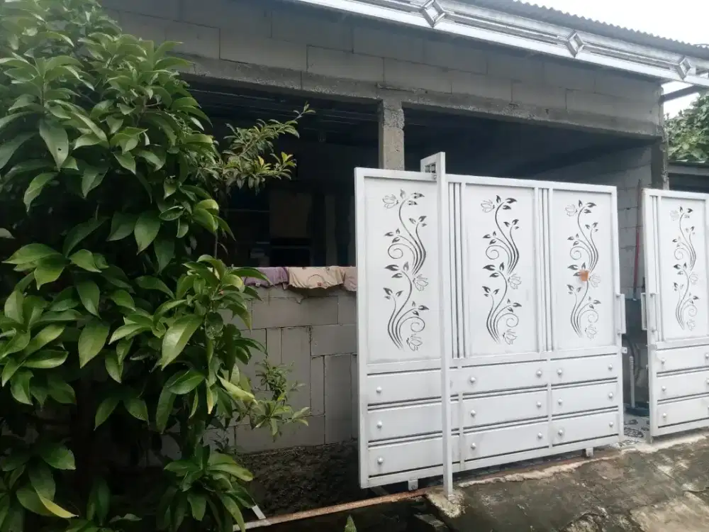 Di kontrakan 1 rumah 2 kamar tidur 1 kamar mandi dan teras masuk mobil