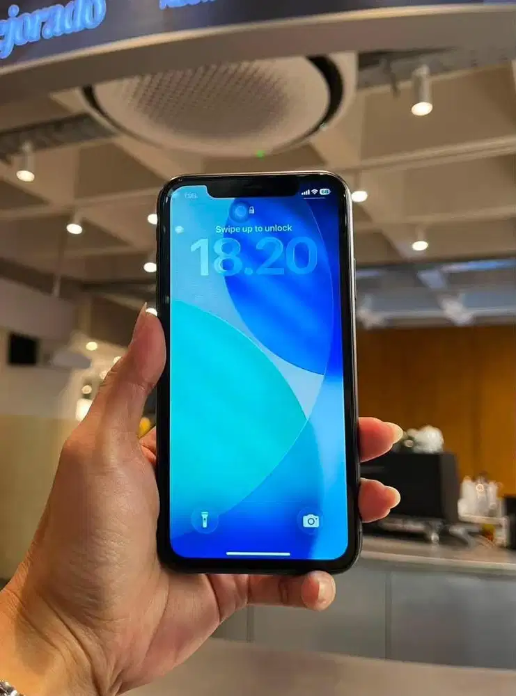 Dijual iPhone 11 64gb sinyal all operator
