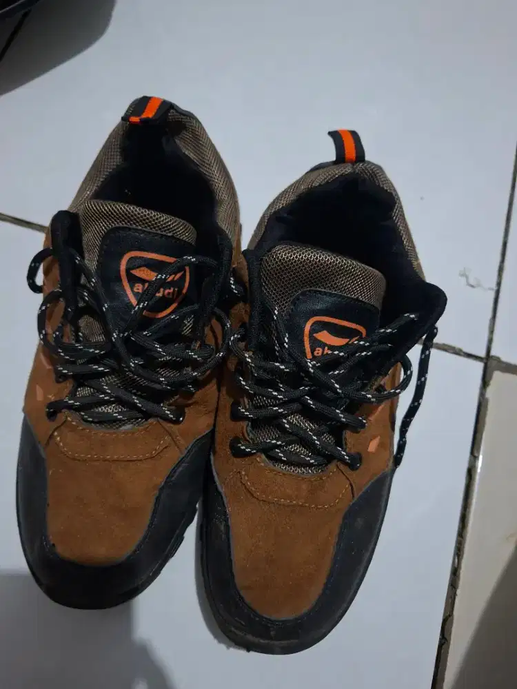 Sepatu gunung hiking uk 39