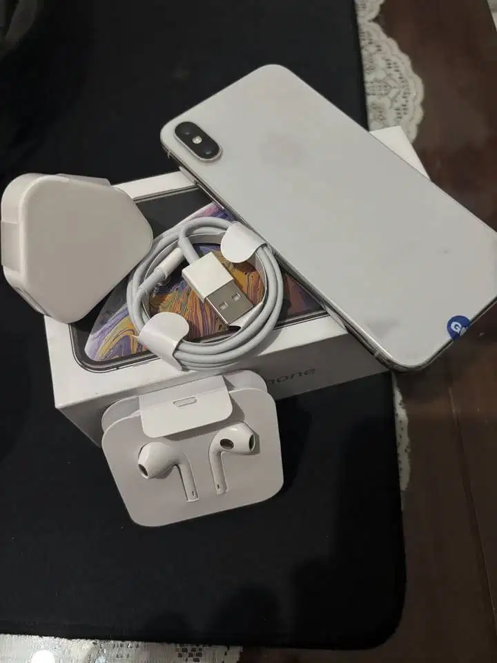 iPhone XS 256GB Putih bebas reset iCloud sinyal aman