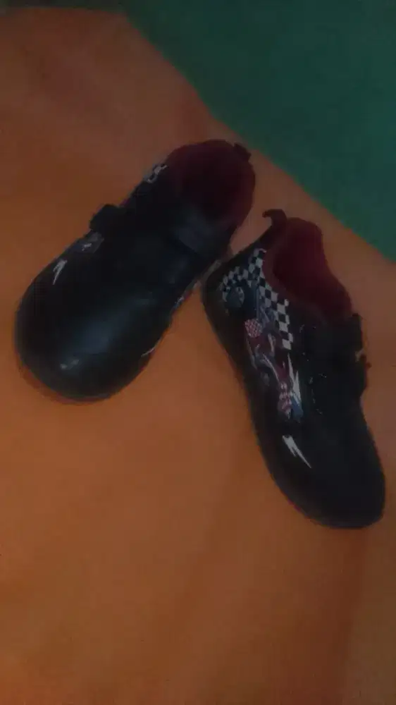 Barang brand sepatu anak