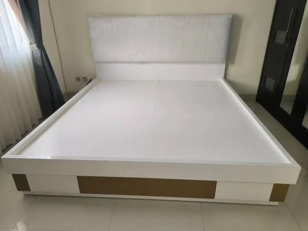 Dipan Putih Minimalis