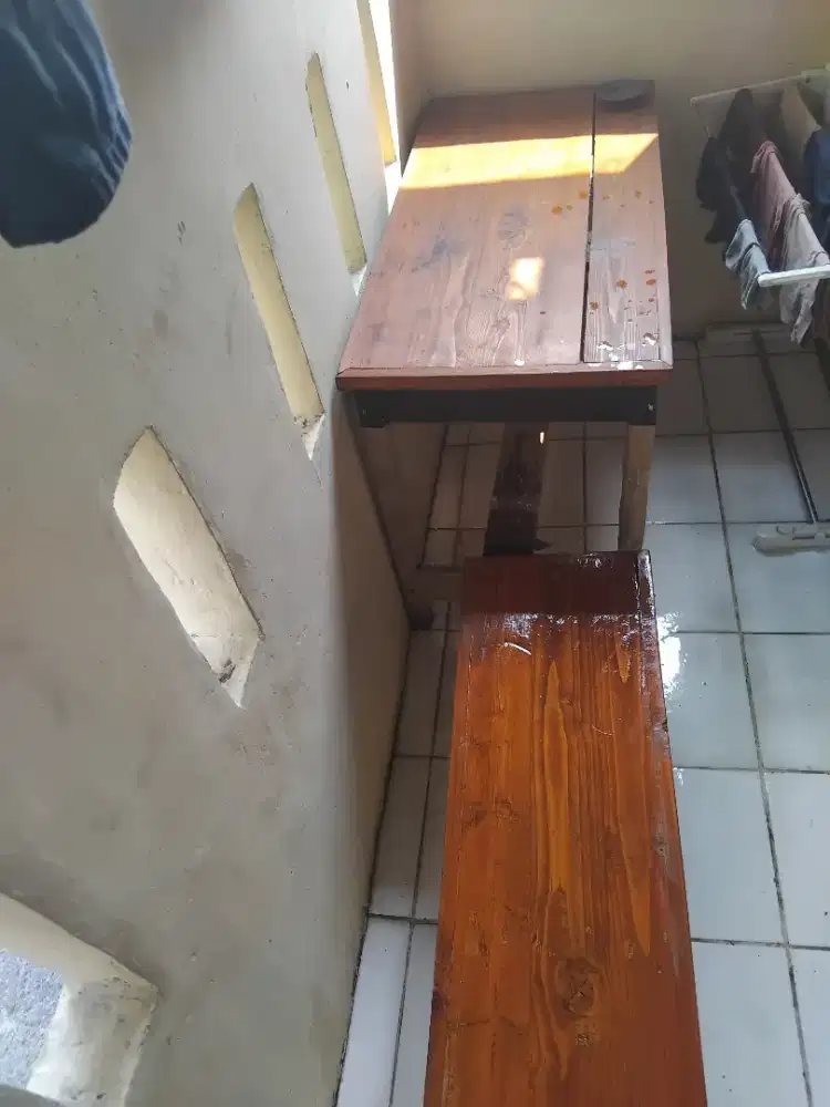 Meja kursi toko