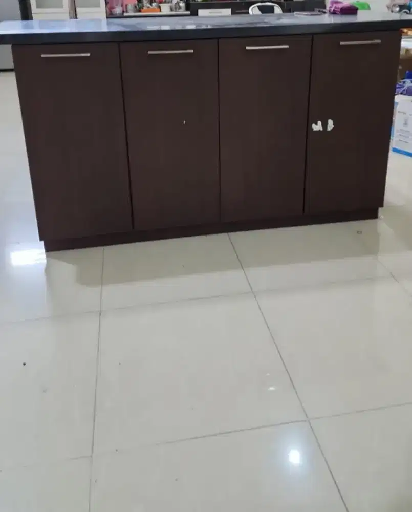 Meja bar minimalis
