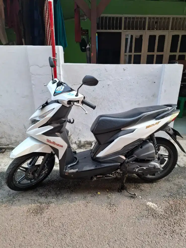 DIJUAL HONDA BEAT ESP PUTIH 2017