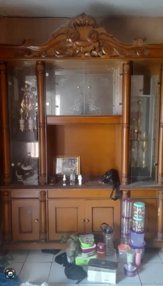 Jual lemari hias ukuran 2mtrx 2.5mtr