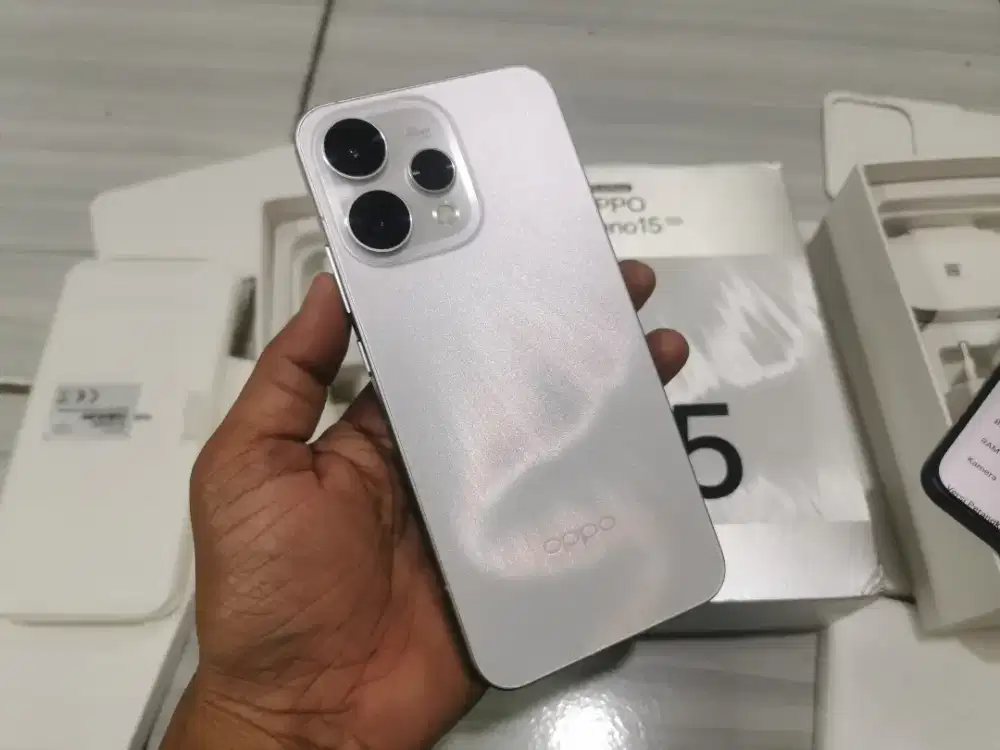 Oppo Reno 15 5G putih