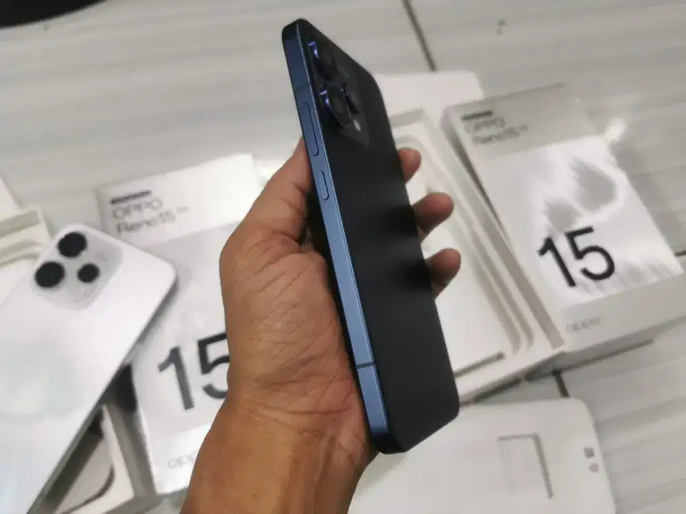 Oppo Reno 15 5G biru