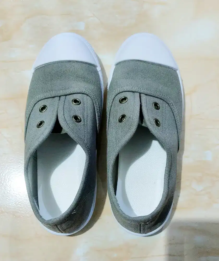 Sepatu Slip On Baru