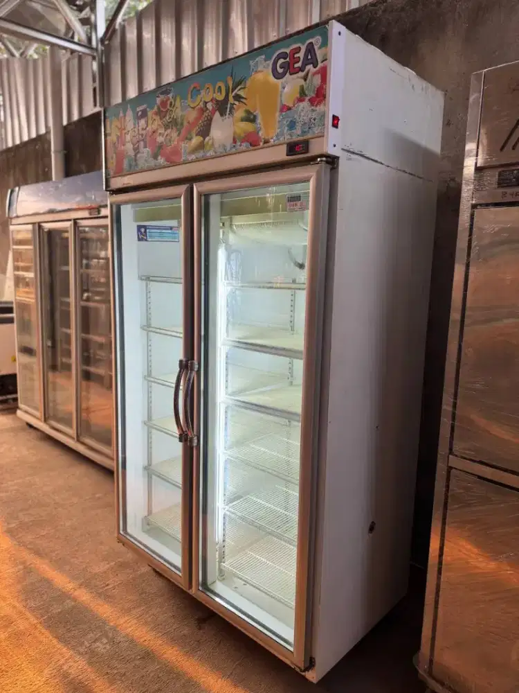 Gea showcase 2 door
