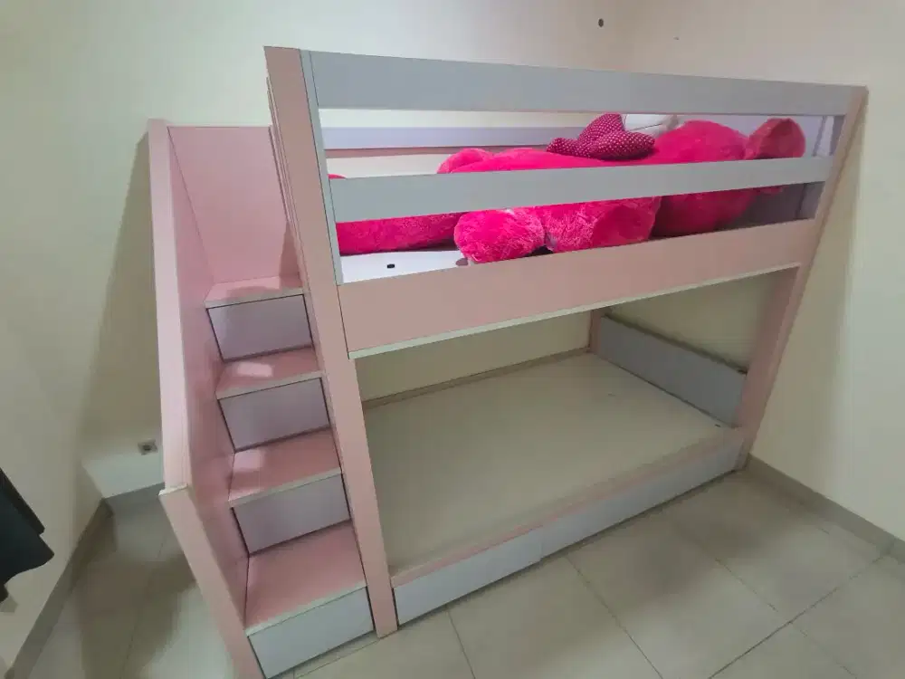 Bunk bed anak pink