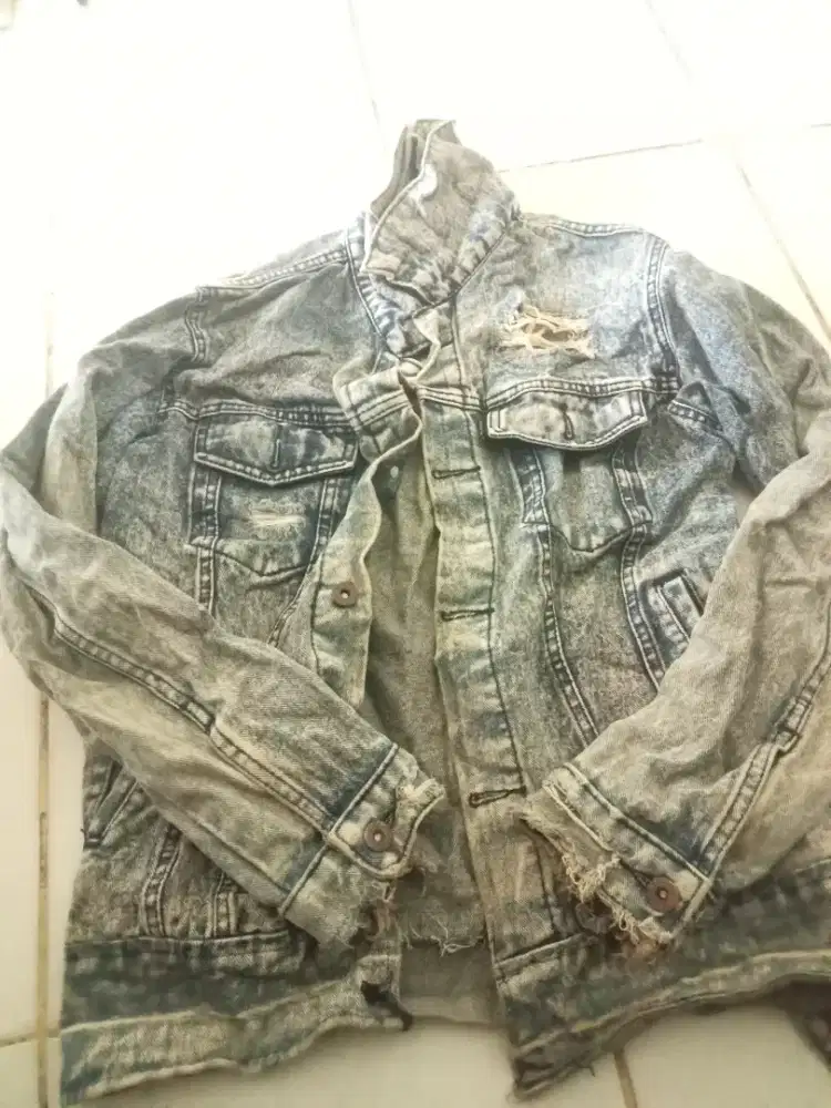 Jaket Denim Pull And Bear Ripped