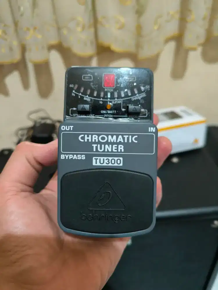 TUNER GITAR BEHRINGER TU300 CHROMATIC LIKE NEW
