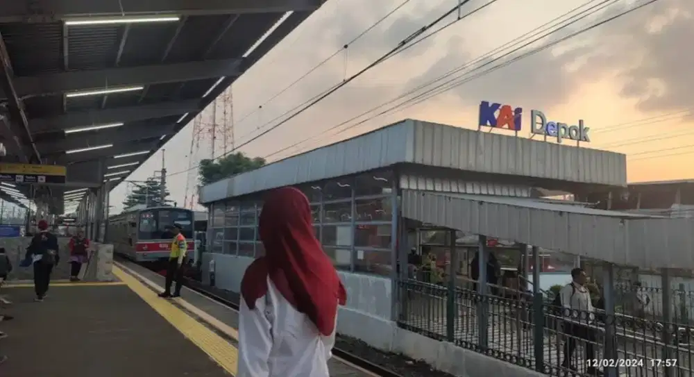 Rumah Masuk Gang Stasiun Depok Lama