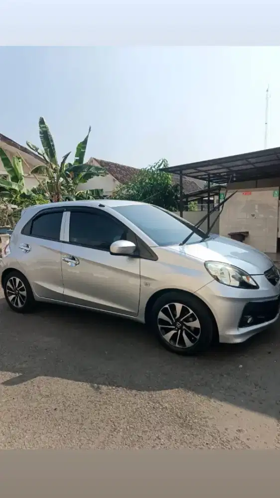Dijuak Honda Brio tipe E manual th 2014 warna silver