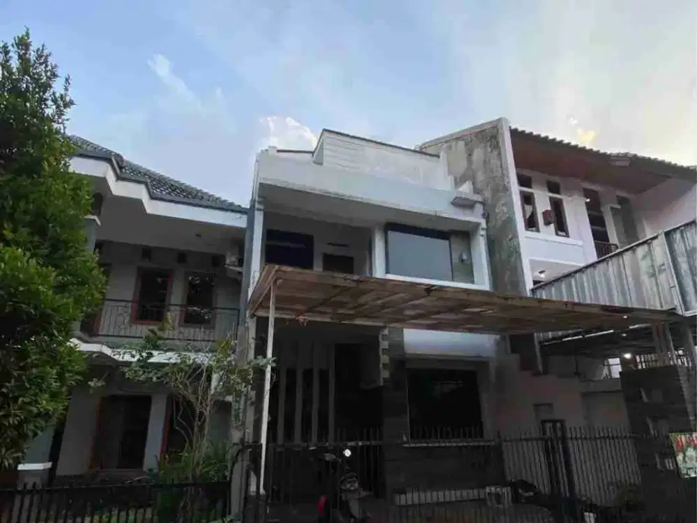 Disewakan Rumah Modern Minimalis di Komplek Elit Setraduta Bandung