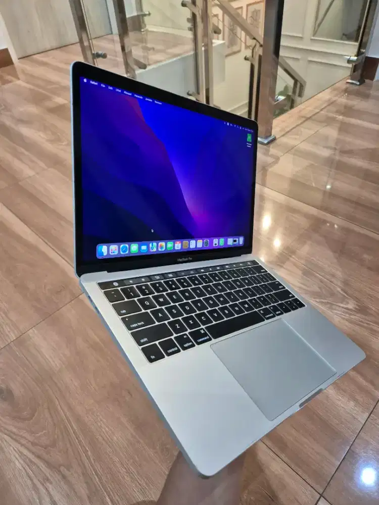 Dijual Macbook Pro Touchbar