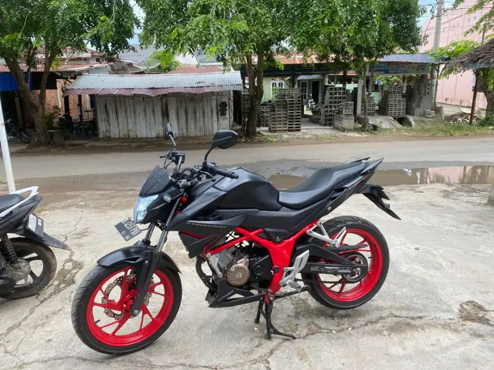 Di jual honda CB150R tahun 2019