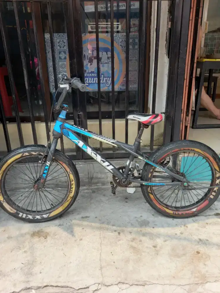Sepeda BMX ukuran 20