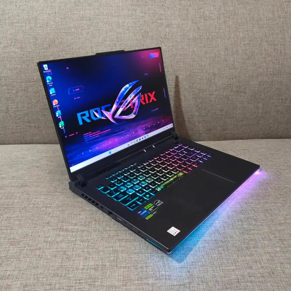 Asus ROG Strix Core i7-13650HX RTX4050 RAM 16GB Layar 16 165hz Mulus