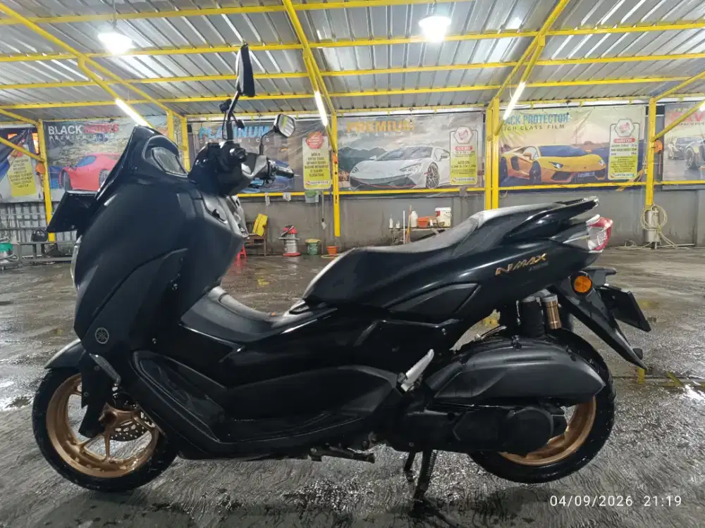 Nmax Connected 2021 hitam