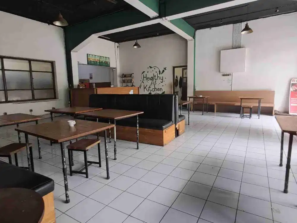 Rumah tengah kota luas tanah hampir 800 m lokasi strategis cocok untuk kantor dan sekolah
