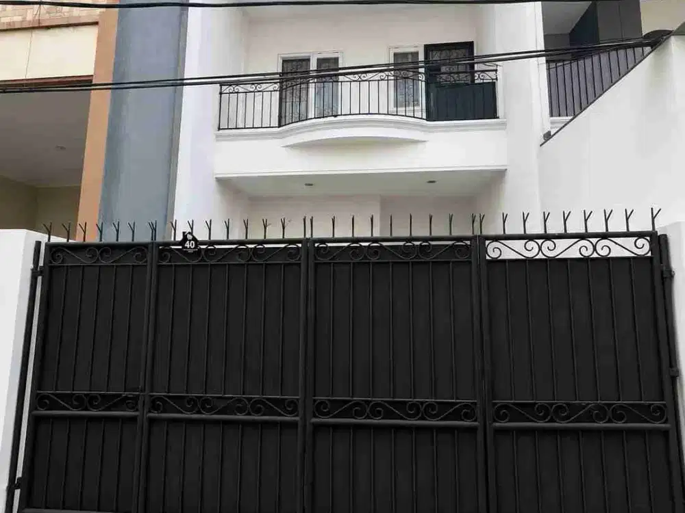 Dijual Murah Rumah 2.5 Lantai di Tanjung Duren Jakarta Barat